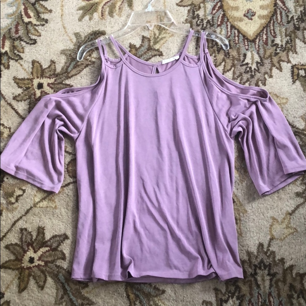 Cut shoulder top